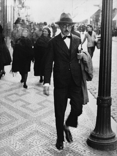 Capa: Sobre Fernando Pessoa